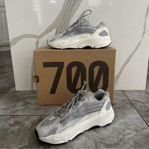 Yeezy boost 700 V2 Static
